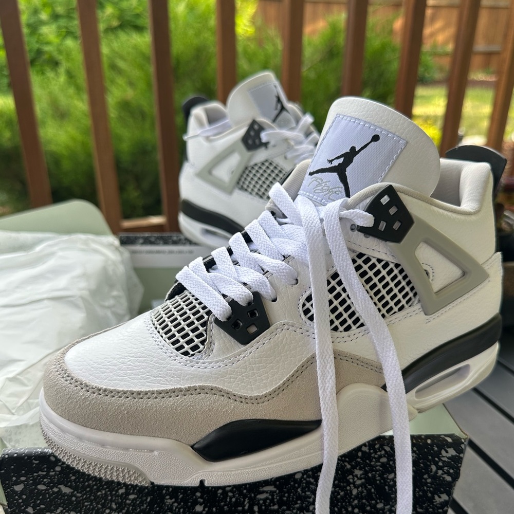 Nike Air Jordan Retro 4